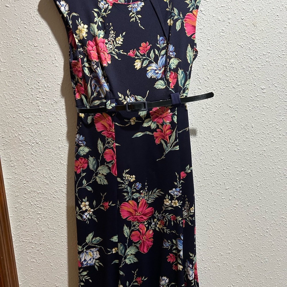 Beautiful Navy floral dress with belt